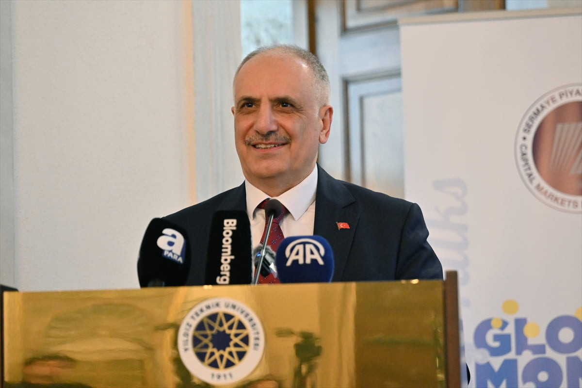 YTÜ Davutpaşa Kampüsü Otağ-ı Hümayun Salonu'nda düzenlenen "Paradan Değere Finansal Okuryazarlığın...