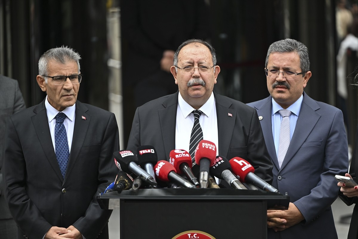 Yüksek Seçim Kurulu (YSK) Başkanı Ahmet Yener, CHP kurultayının iptali istemine ilişkin kararı...