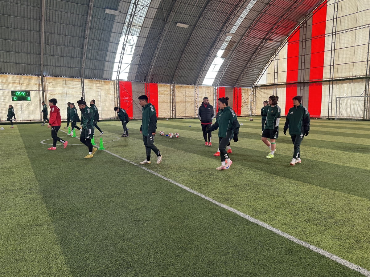 Yüksekovaspor Kadın Futbol Takımı, üst üste elde ettiği şampiyonlukların ardından yükseldiği Süper...