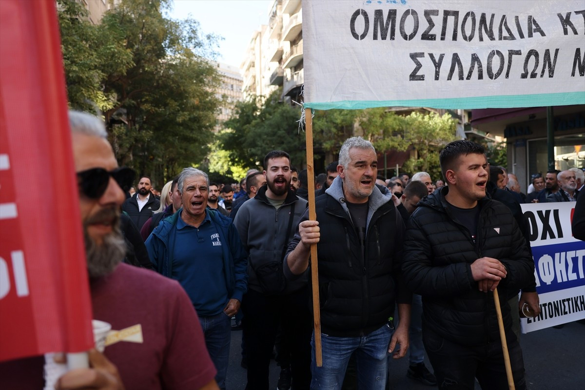 Yunanistan'ın başkenti Atina'da çiftçiler, devlet desteklerinin ödenmesi ve üretim maliyetlerinin...