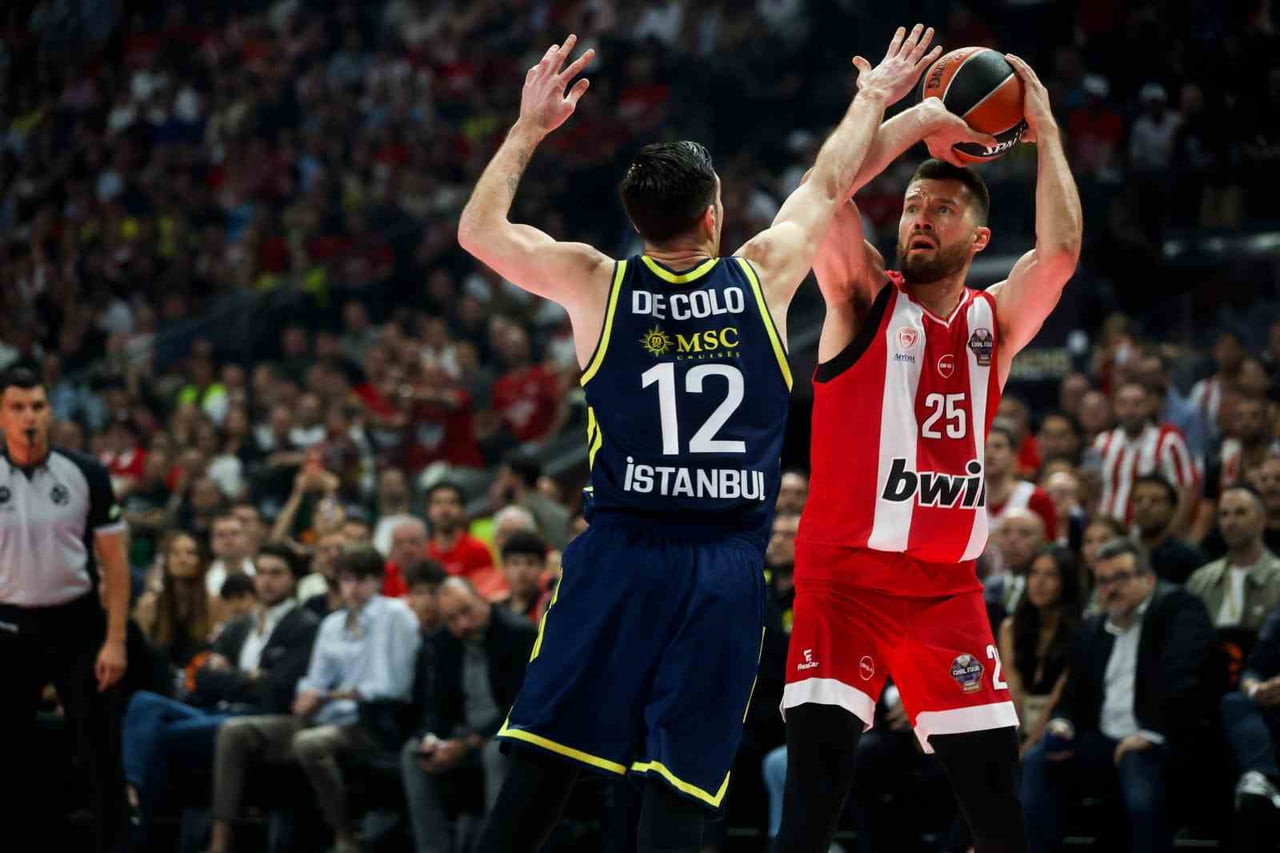 YUNANİSTAN’IN BAŞKENTİ ATİNA’DA DÜZENLENEN EUROLEAGUE FİNAL FOUR’DA YARI FİNAL MAÇINDA FENERBAHÇE...