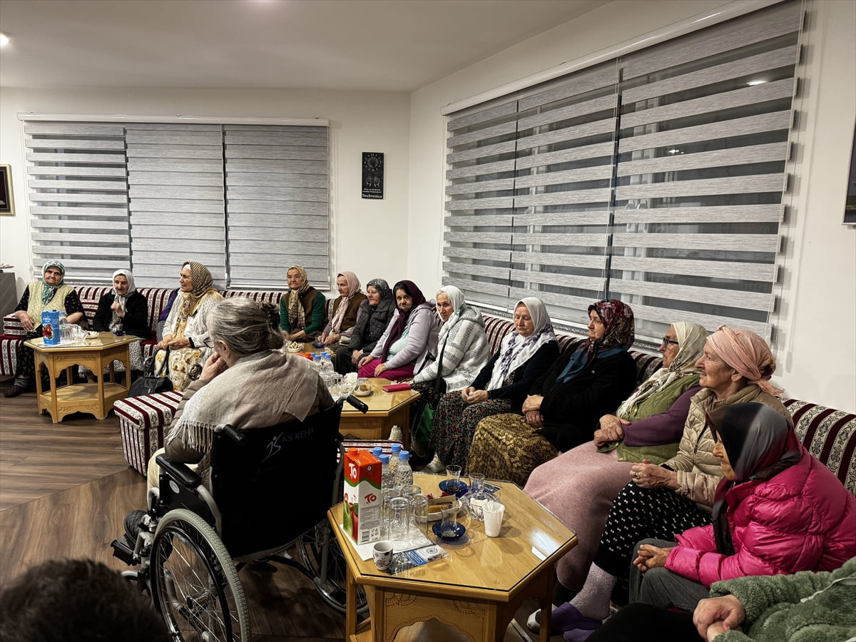 Yunus Emre Enstitüsü (YEE), Bosna Hersek'te 1995'te yaşanan soykırımda evlatlarını kaybeden...