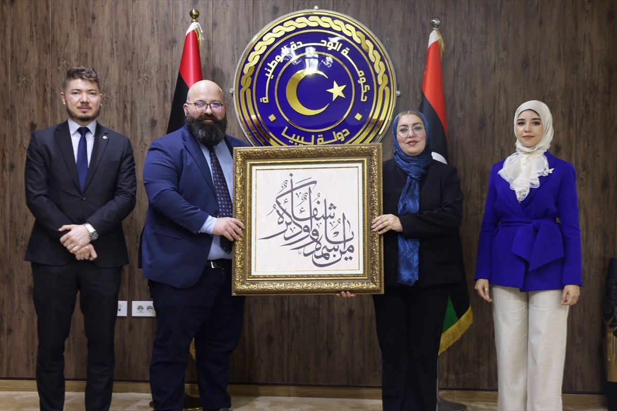 Yunus Emre Enstitüsü (YEE) Libya Koordinatörü Dr. Ahmet Yusuf Özdemir (sol 2), Libya Kadın...