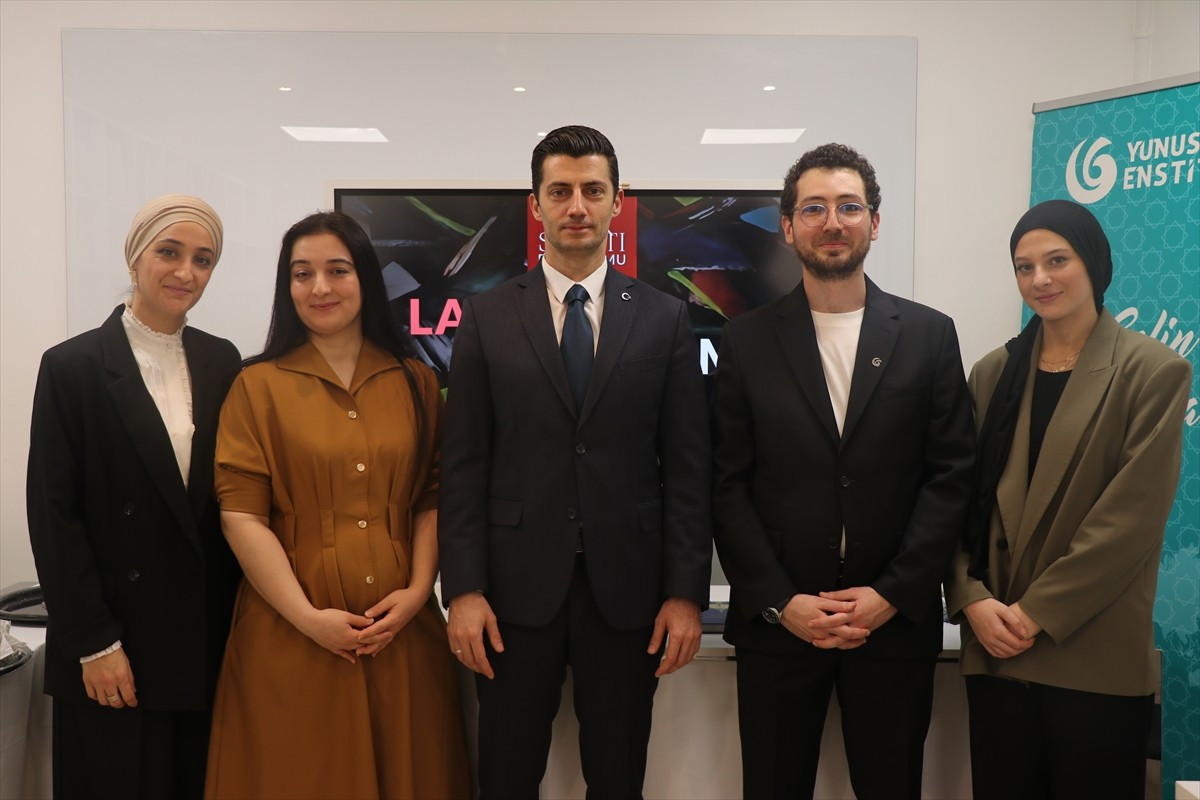 Yunus Emre Enstitüsü (YEE) Paris merkezinin, Türk sanatlarına ilgi duyan sanatçıları ve...