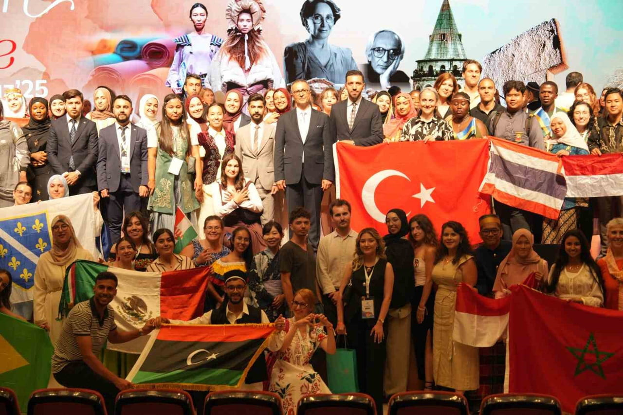 YUNUS EMRE ENSTİTÜSÜ (YEE) YAZ AYLARINDA KÜLTÜR, SANAT VE EĞİTİM ALANLARINDA YÜZLERCE KATILIMCININ...