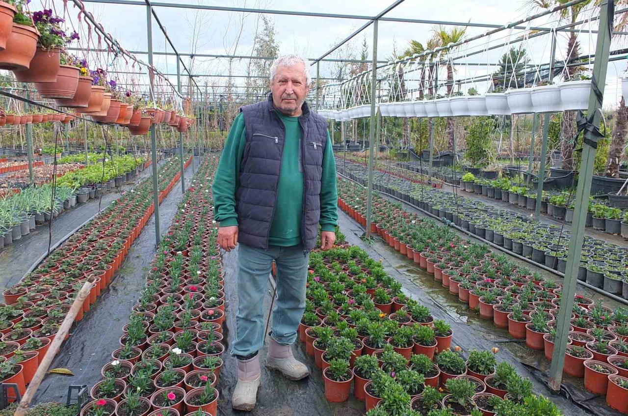 YUNUS GÖÇ VE ÇİÇEKLERİ