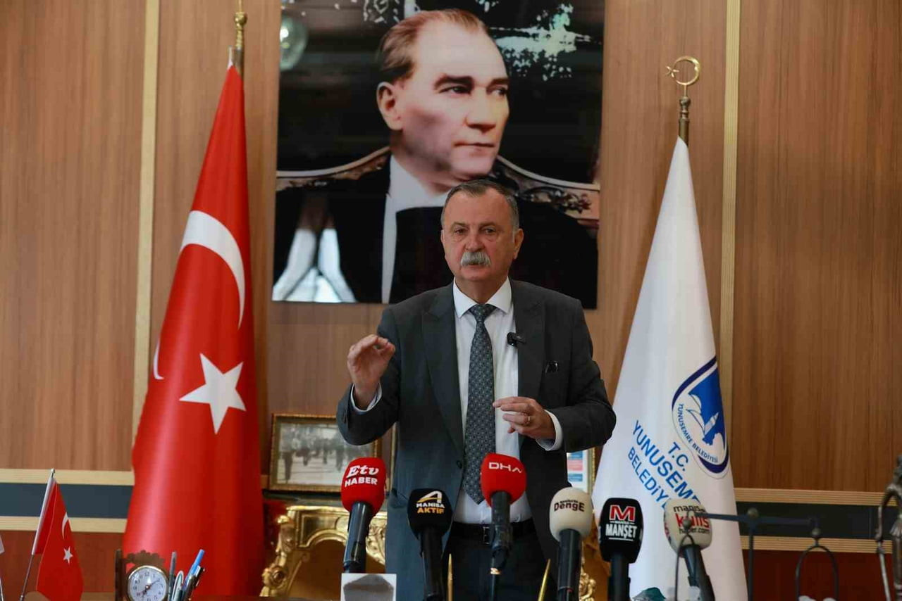 YUNUSEMRE BELEDİYE BAŞKANI SEMİH BALABAN, AYLIK BASIN TOPLANTISINDA GEÇTİĞİMİZ AY BOYUNCA...