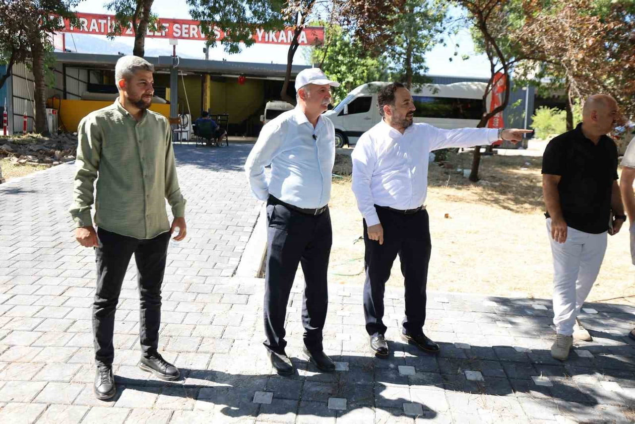 YUNUSEMRE BELEDİYESİ, KÜÇÜK SANAYİ SİTESİ'NDE HEM SEYYAR ESNAFI TEK ÇATI ALTINDA TOPLAYACAK HEM DE...