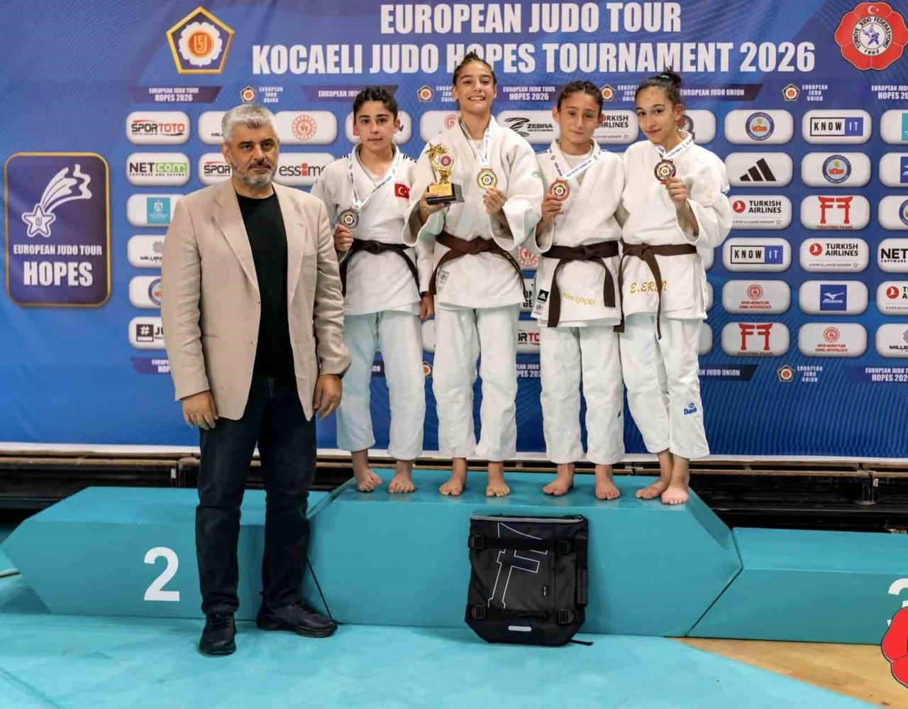 YUNUSEMRE BELEDİYESPORLU JUDOCULAR, KOCAELİ'NDE DÜZENLENEN MİNİKLER VE YILDIZLAR AVRUPA KUPASI'NDA...