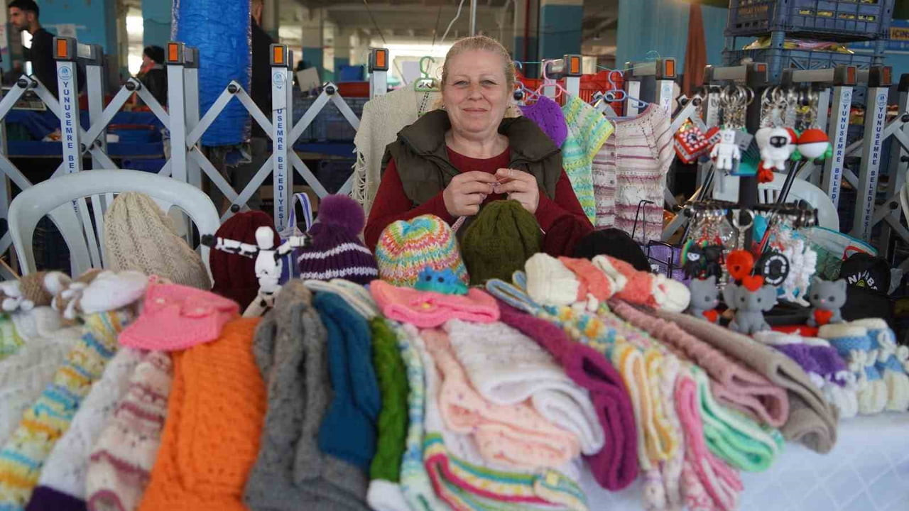 YUNUSEMRE’DE KURULAN KADIN EL EMEĞİ PAZARI, GİRİŞİMCİ KADINLARIN HEM AİLE BÜTÇESİNE KATKI...