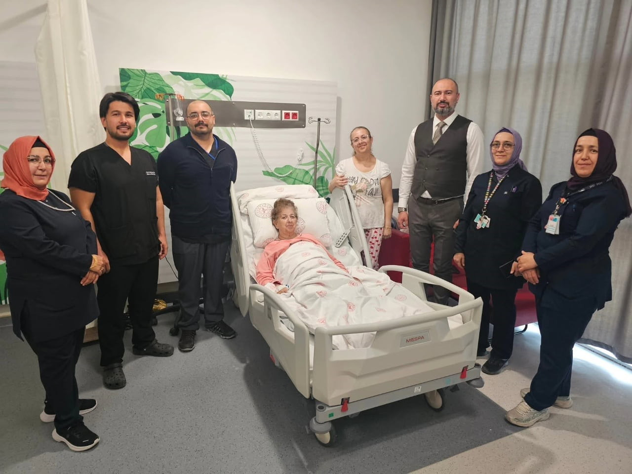 YÜRÜYEMEYEN HASTA BAŞARILI AMELİYATLA YENİDEN AYAĞA KALKTI