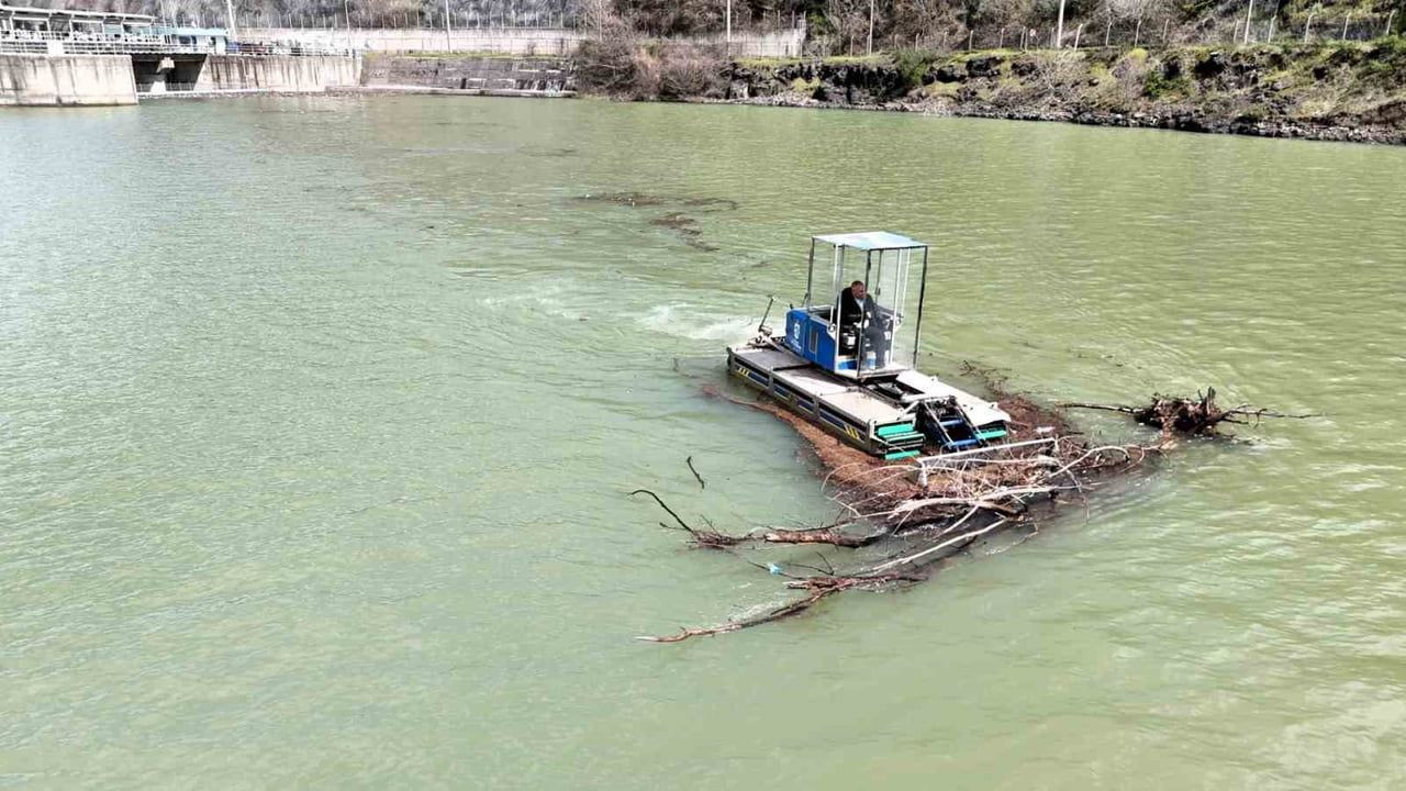 Yuvacık Barajı'ndan Atık Temizliği