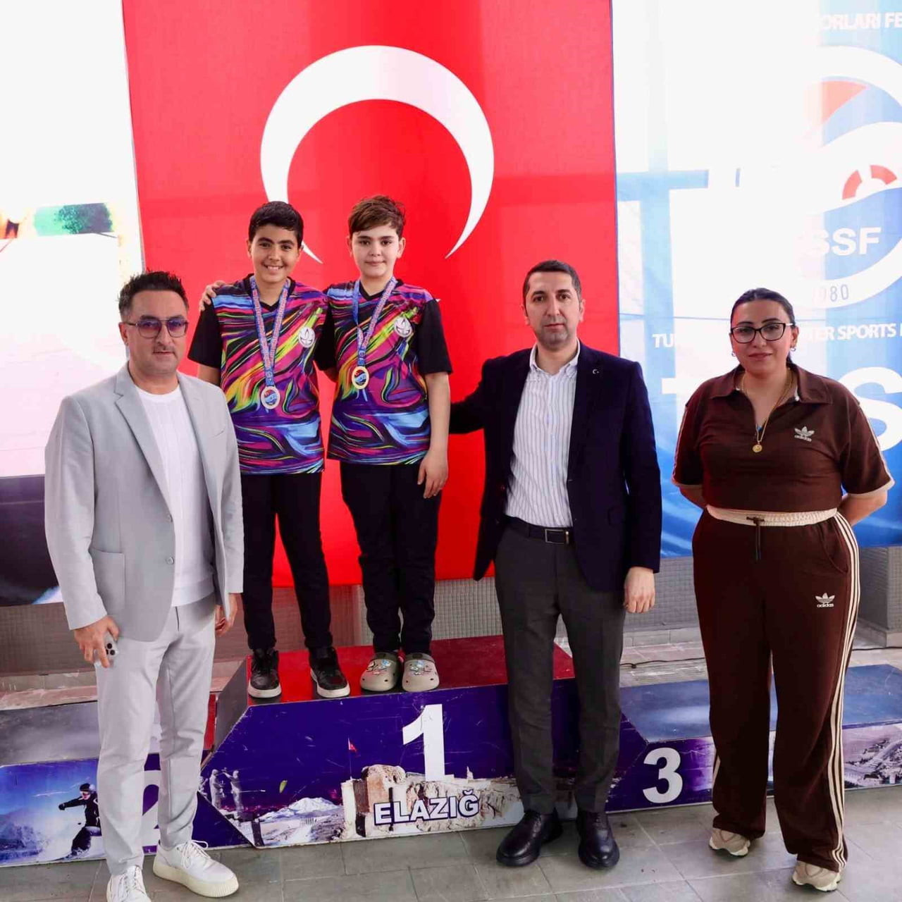 YÜZMEDE ELAZIĞ'A 19 MADALYA