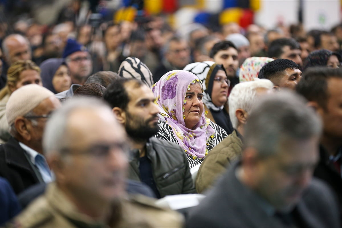 Yüzyılın Konut Projesi kapsamında 81 ilde inşa edilecek 500 bin konut için hak sahiplerini...