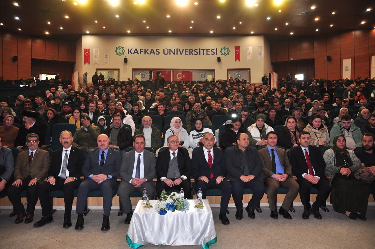 Yüzyılın Konut Projesi kapsamında Kars'ta inşa edilecek 1730 konutun hak sahibi çekilen kurayla...