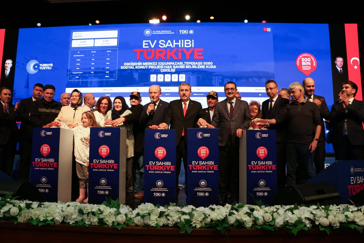 Yüzyılın Konut Projesi" kapsamında Eskişehir'de inşa edilecek 6 bin 55 konutun hak sahipleri...