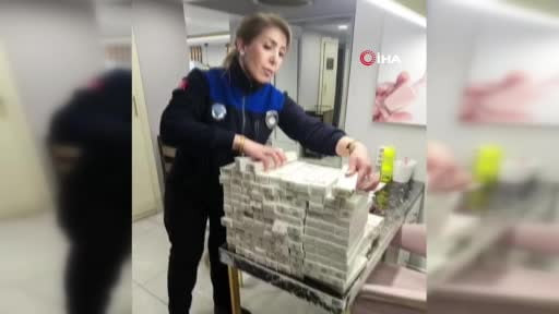 Zabıta ekipleri güzellik salonlarına yaptığı denetimde son kullanma tarihi geçen bin 500 ürüne el...