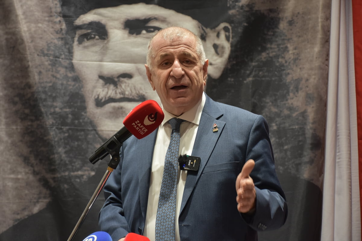 Zafer Partisi Genel Başkanı Ümit Özdağ, Konya'da bir düğün salonunda partisince düzenlenen iftar...