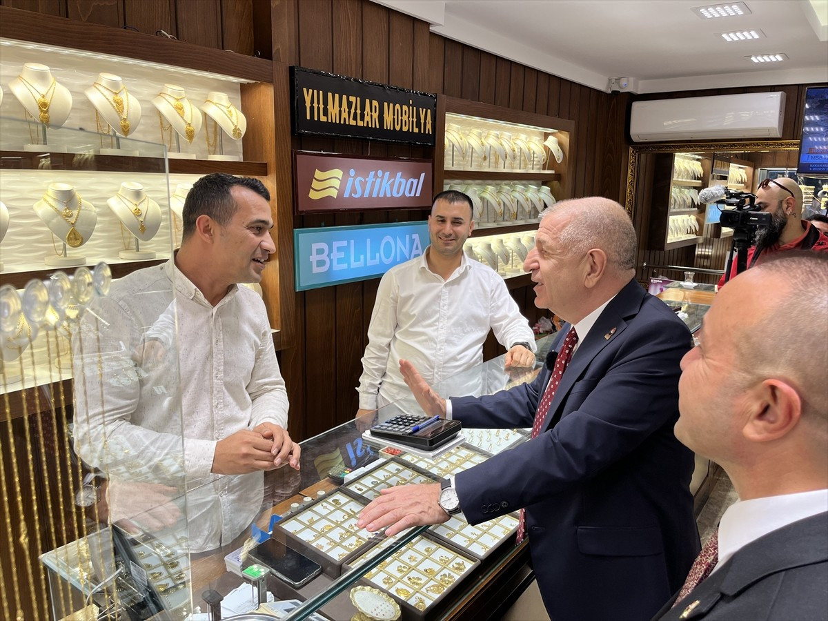 Zafer Partisi Genel Başkanı Ümit Özdağ, Mersin'in Tarsus ilçesinde çeşitli ziyaretlerde bulundu....