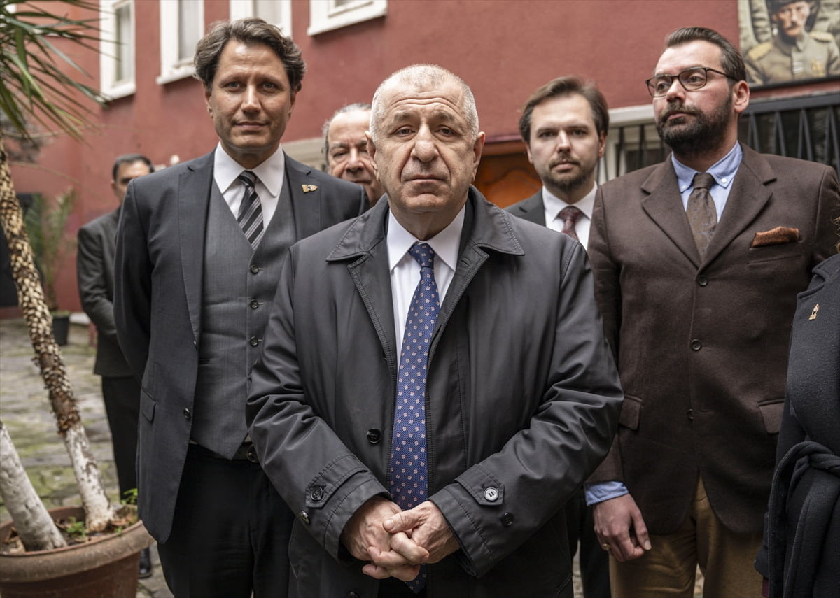 Zafer Partisi Genel Başkanı Ümit Özdağ (önde), Beyoğlu'nda bulunan Bağımsız Türk Ortodoks...