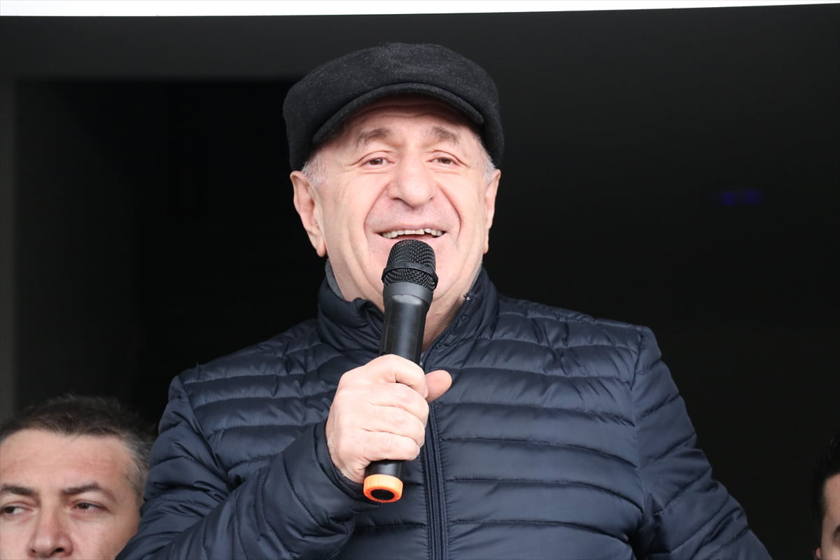 Zafer Partisi Genel Başkanı Ümit Özdağ, partisinin Hatay İl Başkanlığı binasının açılışını...