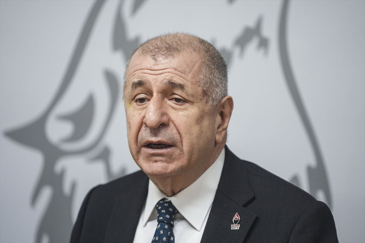 Zafer Partisi Genel Başkanı Ümit Özdağ, partisinin Üsküdar ilçe başkanlığının açılışını...