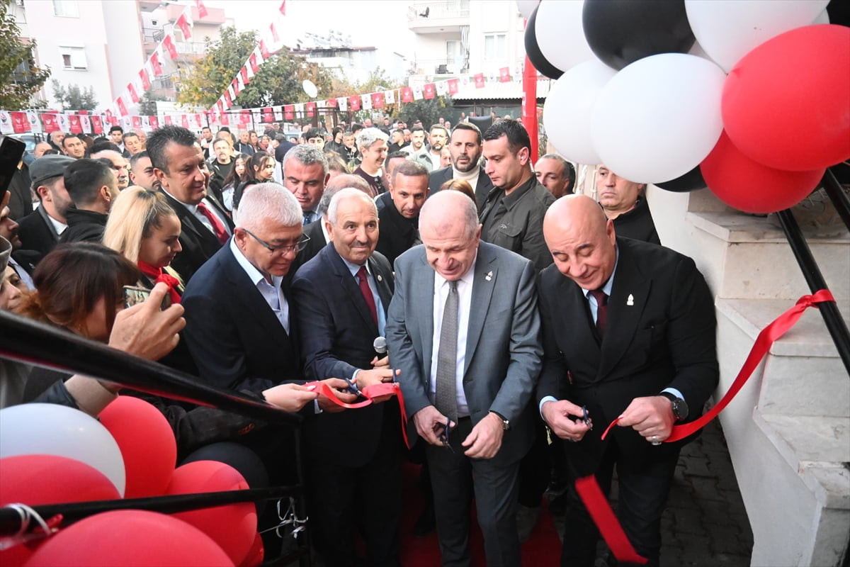 Zafer Partisi Genel Başkanı Ümit Özdağ (sağ 2), Antalya'nın Kumluca ve Kemer ilçelerinde çeşitli...