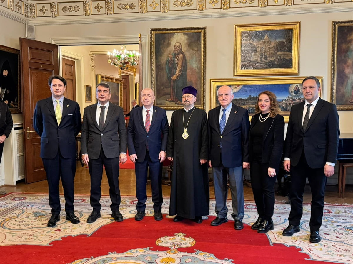 Zafer Partisi Genel Başkanı Ümit Özdağ (sol 3), Türkiye Ermenileri Patrikhanesi ziyaretinde Patrik...