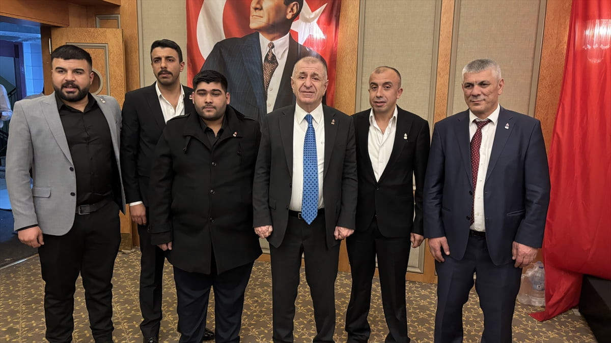 Zafer Partisi Genel Başkanı Ümit Özdağ (sol3), Gaziantep'te partisinin bir otelde düzenlediği...