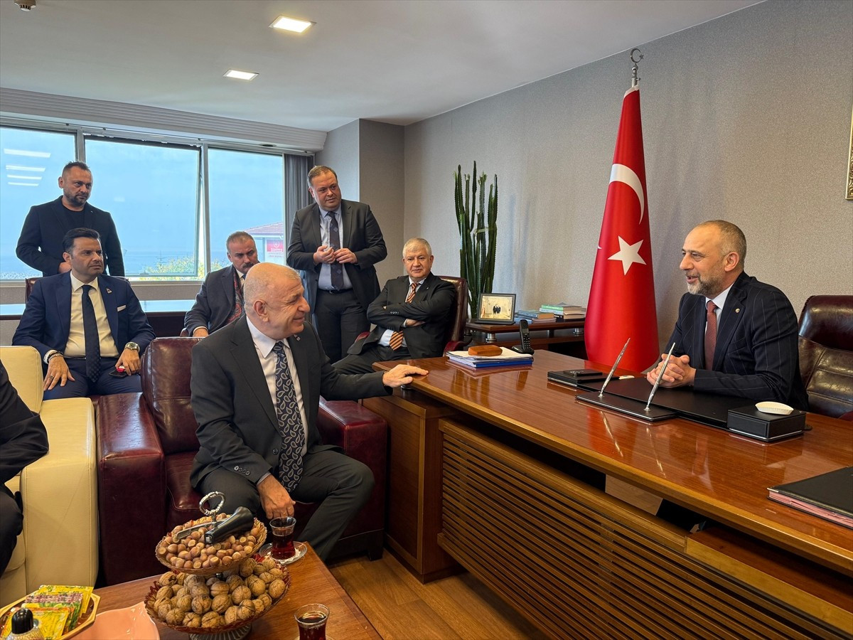 Zafer Partisi Genel Başkanı Ümit Özdağ, Zonguldak'ta çeşitli ziyaretler gerçekleştirdi. Özdağ...