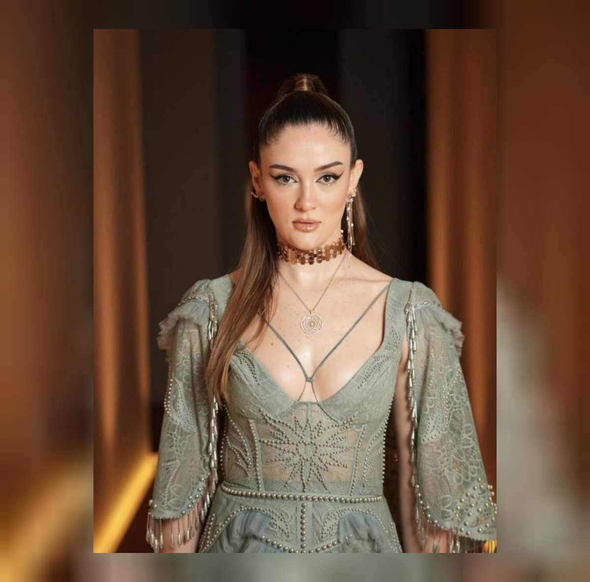 Zehra Güneş dekolteli paylaşım