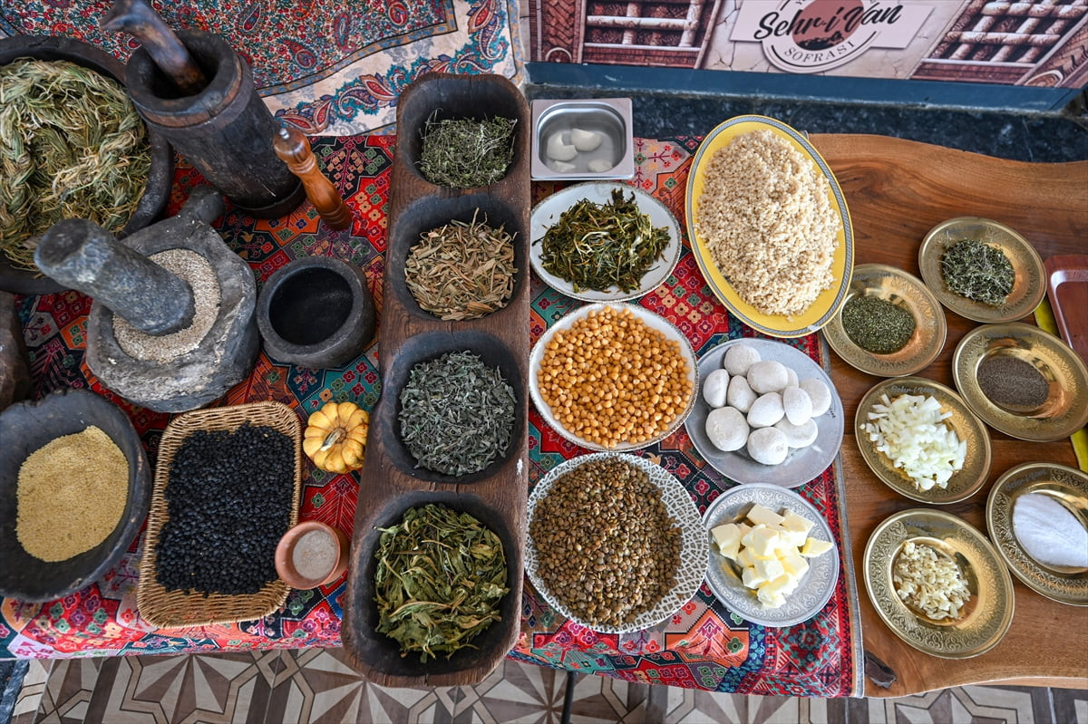 Zengin mutfak kültürüyle öne çıkan Van'ın geleneksel yemeklerinden keledoş, yöre sakinlerinin yanı...