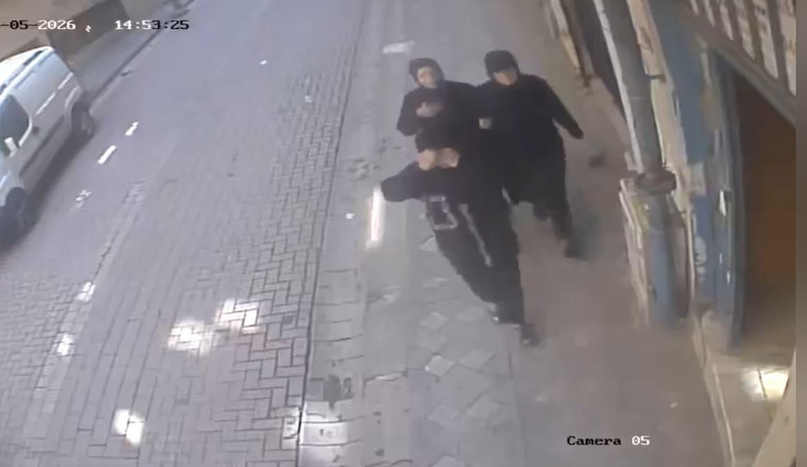 ZEYTİNBURNU’NDA BİR EVE GİREREK 55 BİN LİRA VE 2 BİN 251 DOLAR ÇALAN 3 KADIN ŞÜPHELİ, POLİS...