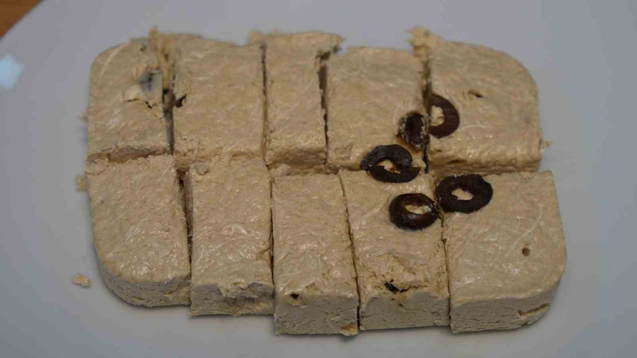 ZEYTİNİN TÜRKİYE'NİN EN ÖNEMLİ MİLLİ DEĞERLERİNDEN BİRİ OLDUĞUNU VE ÜLKEDE BOL MİKTARDA...