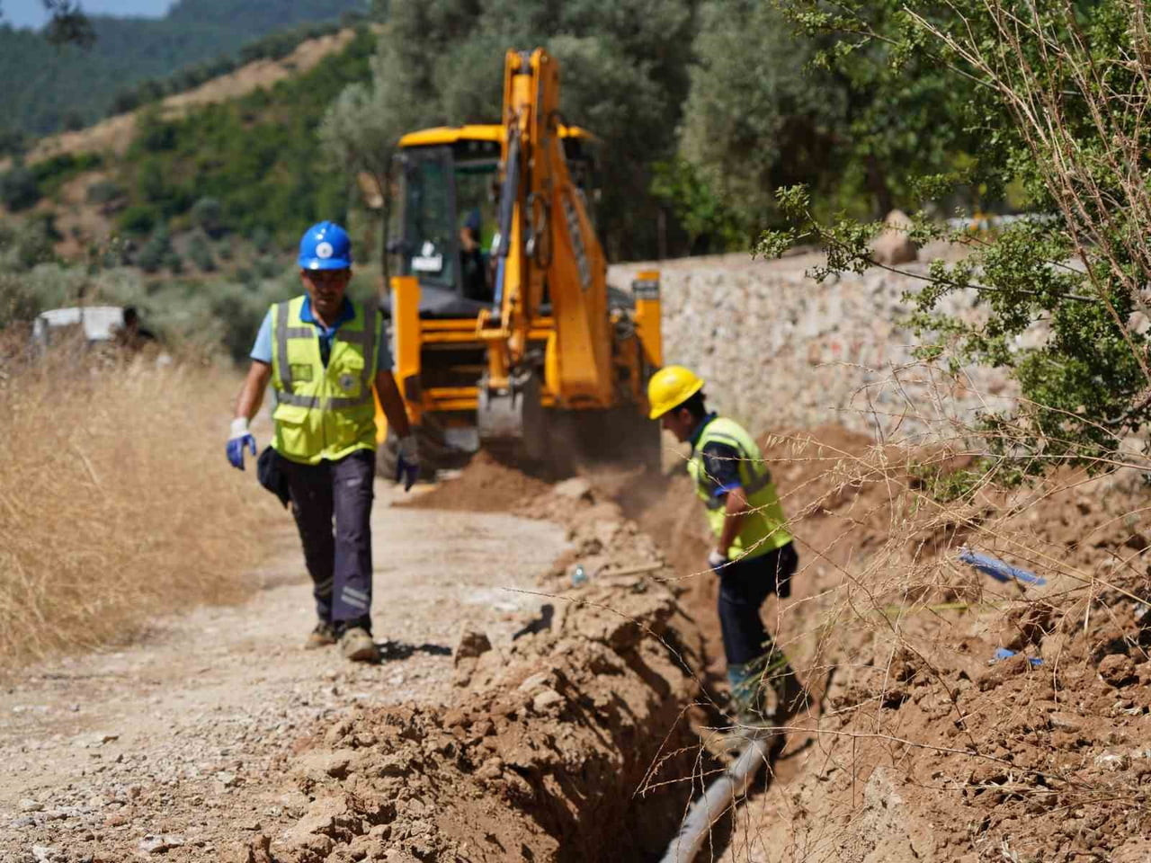 ZEYTİNKÖY MAHALLESİ’NDE İÇME SUYU HATLARI YENİLENİYOR