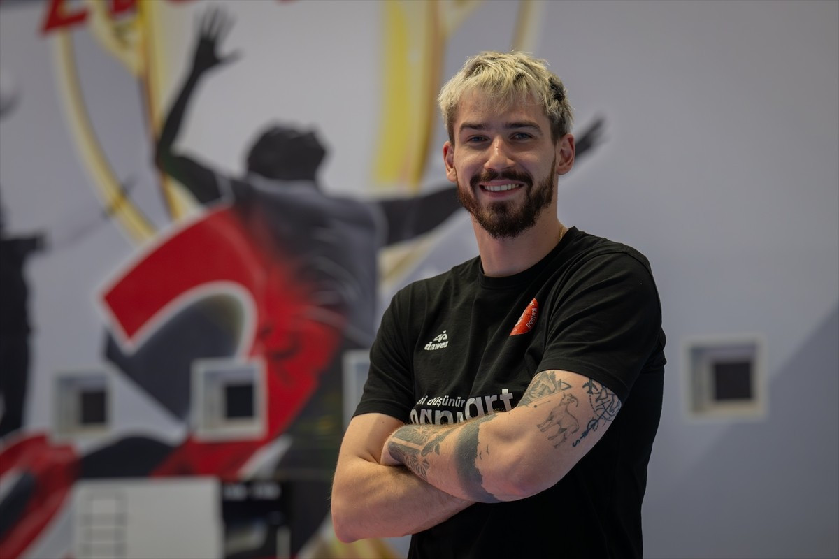 Ziraat Bankkart Erkek Voleybol Takımı'nın Polonyalı smaçörü Tomasz Fornal, CEV Şampiyonlar Ligi'ni...