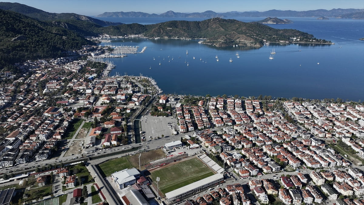 Ziraat Türkiye Kupası'ndaki Fethiyespor-Galatasaray maçının oynanacağı Fethiye İlçe Stadı'na 3 bin...