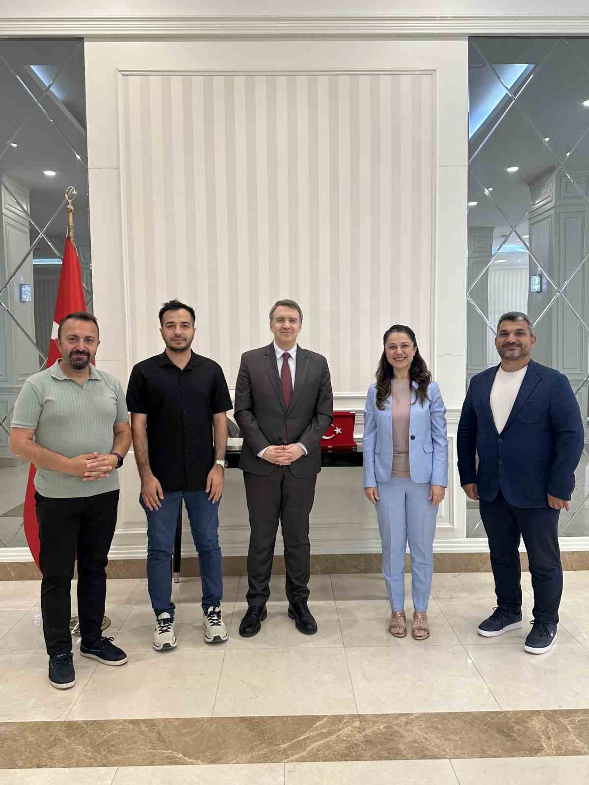 ZİYARETE, İSTANBUL GELİŞİM ÜNİVERSİTESİ HALKLA İLİŞKİLER VE TANITIM DAİRE BAŞKANI DR. BÜLENT...