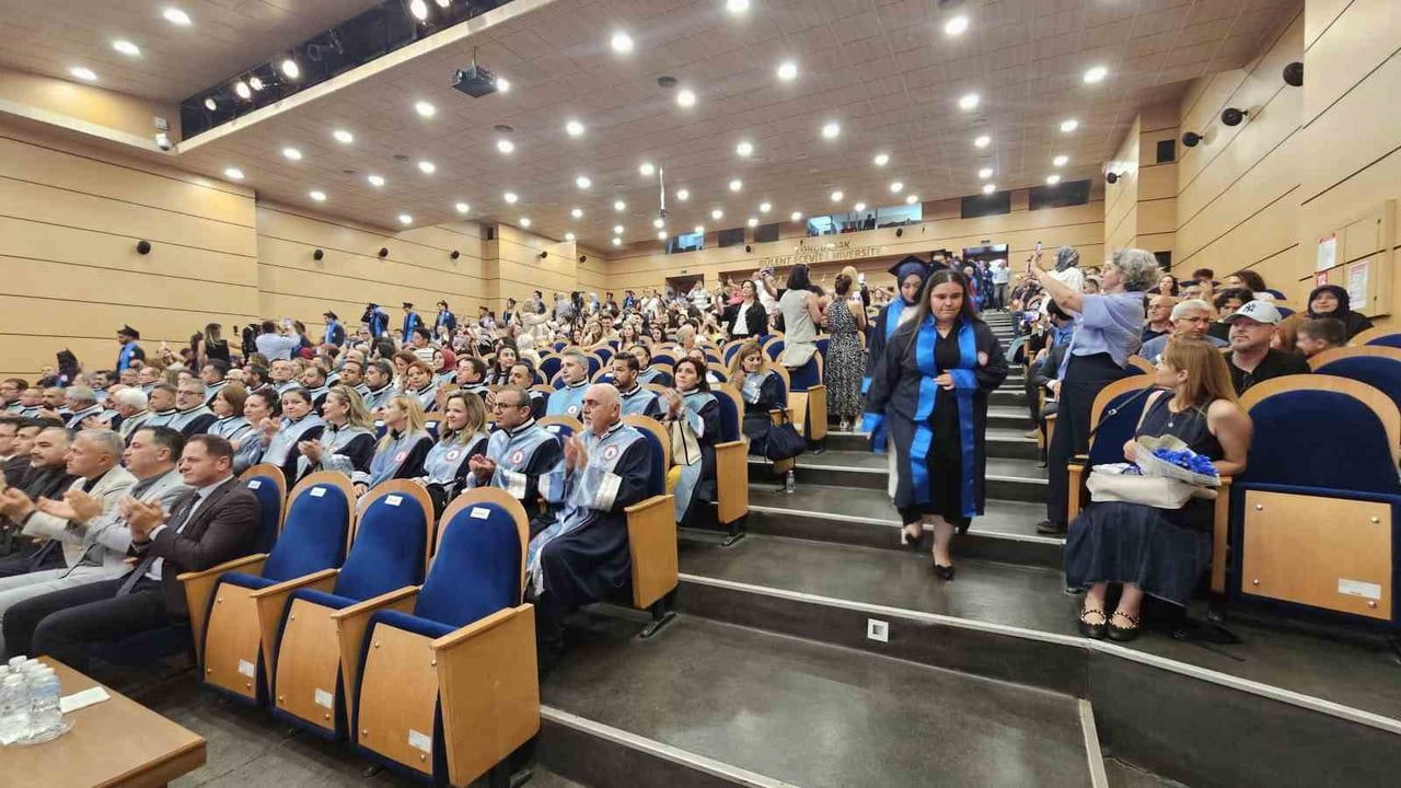 Zonguldak Bülent Ecevit Üniversitesi'nde Mezuniyet Coşkusu