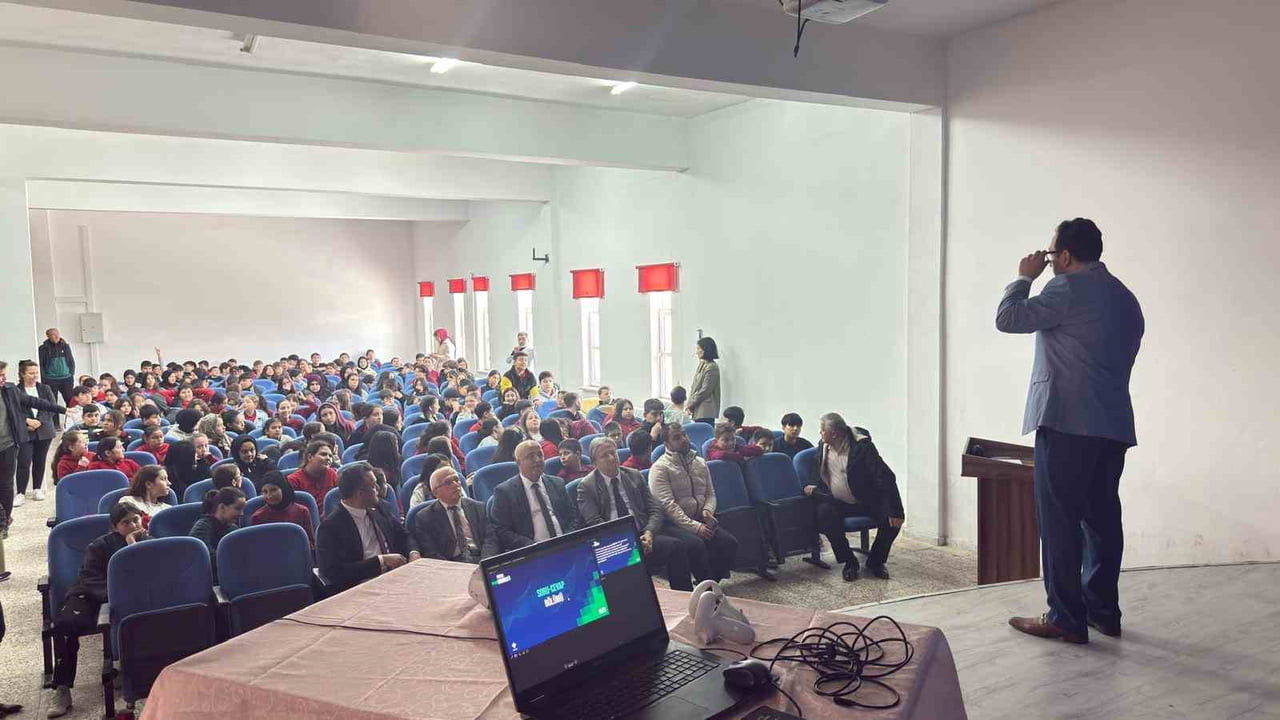 ZONGULDAK (İHA) - ZONGULDAK’IN ALAPLI İLÇESİNDE DÜZENLENEN TÜBİTAK BİLİM SÖYLEŞİLERİ KAPSAMINDA...