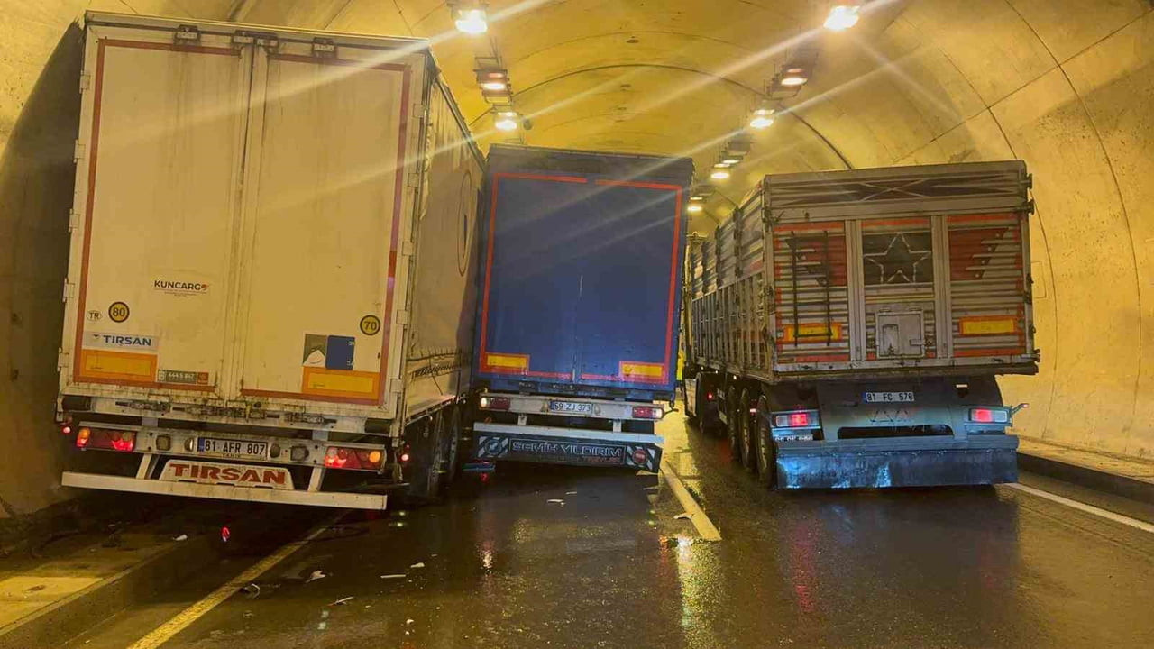 ZONGULDAK (İHA) - ZONGULDAK’IN ALAPLI İLÇESİNDE TÜNEL İÇERİSİNDE MEYDANA GELEN TRAFİK KAZASINDA 1...