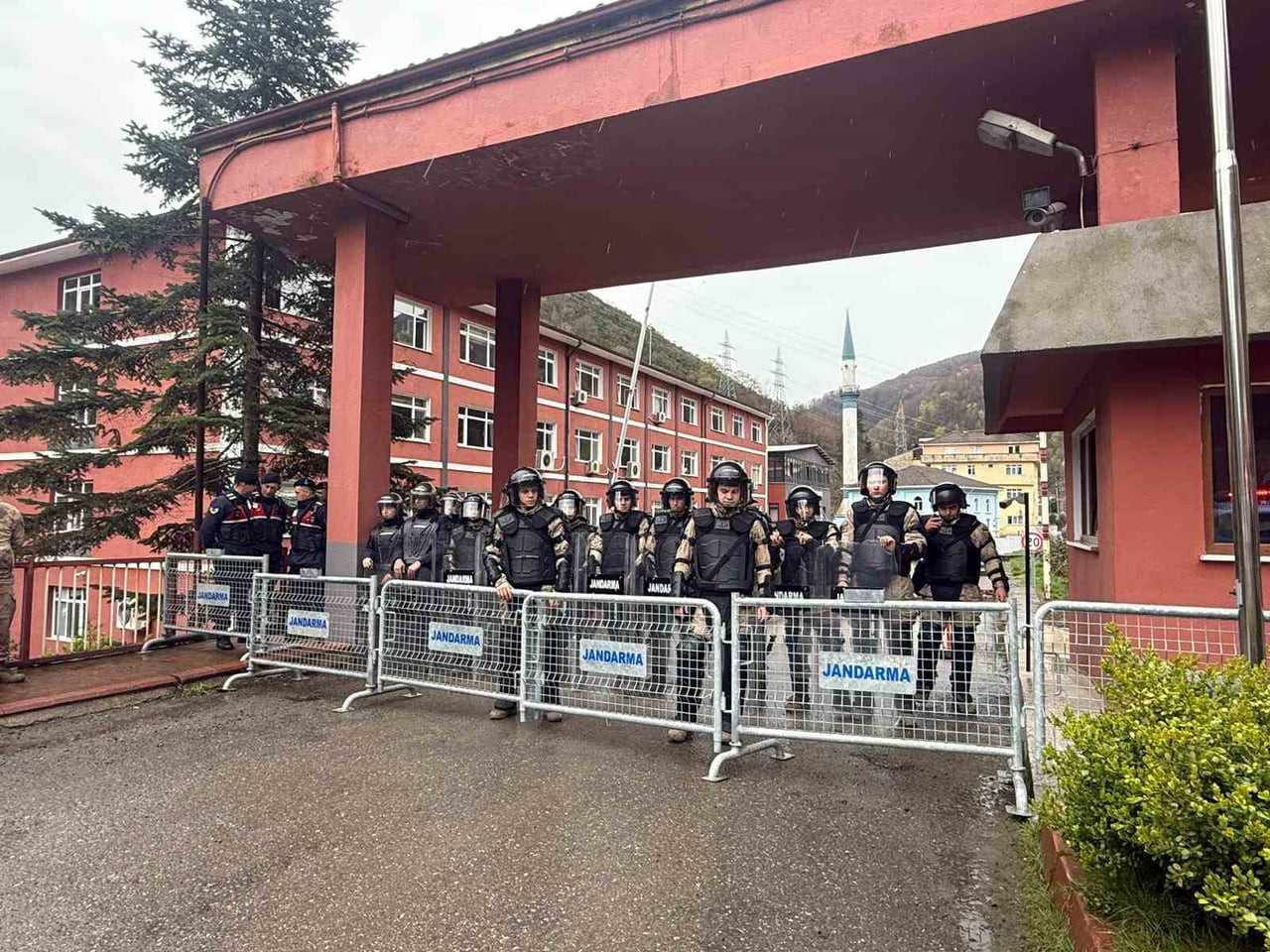 ZONGULDAK İL GENEL MECLİSİNDE DÜN YAŞANAN GERGİN BAŞKANLIK SEÇİMİNİN ARDINDAN BUGÜNKÜ BİRLEŞİM...