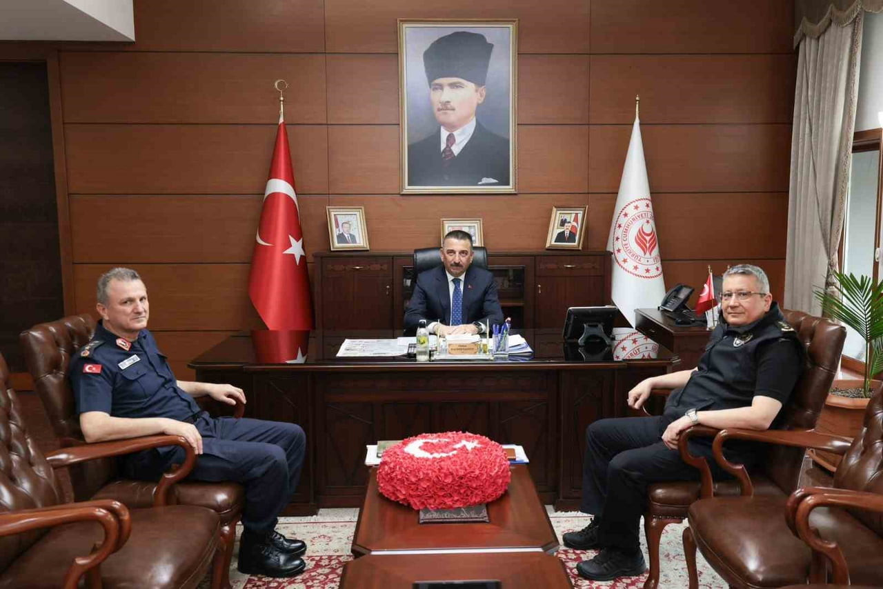 ZONGULDAK VALİSİ OSMAN HACIBEKTAŞOĞLU BAŞKANLIĞINDA “HAFTALIK ASAYİŞ VE GÜVENLİK TOPLANTISI”...