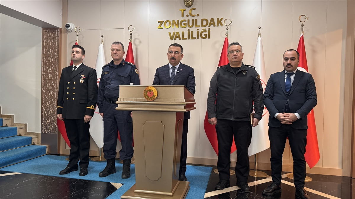 Zonguldak Valisi Osman Hacıbektaşoğlu, Valilik binasında gerçekleştirilen güvenlik ve asayiş...