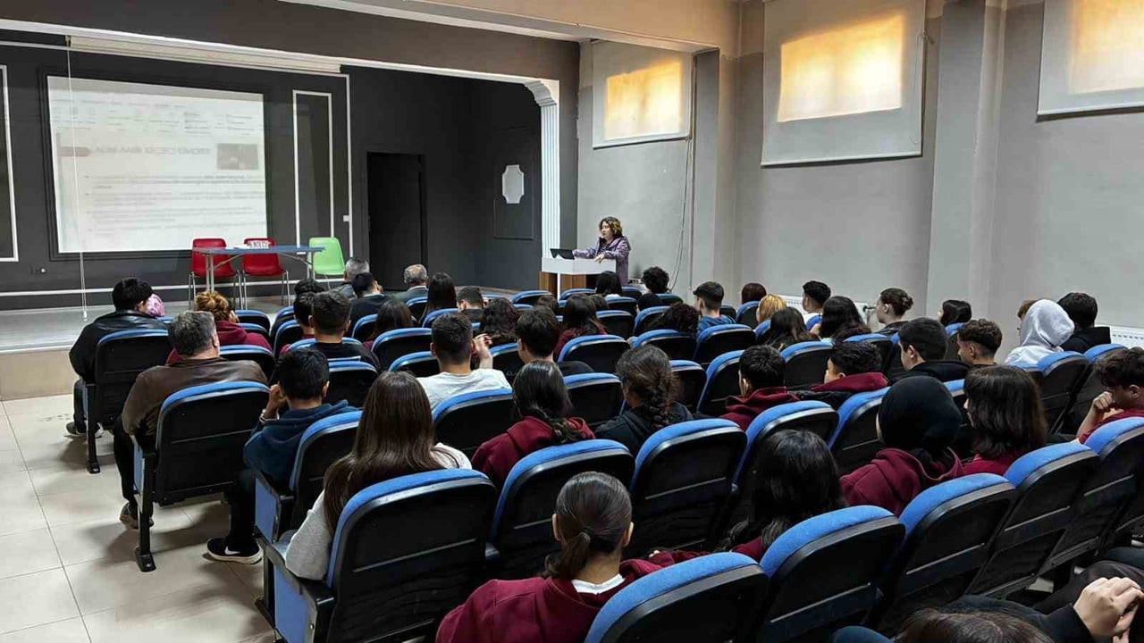 ZONGULDAK'IN ÇAYCUMA İLÇESİNDE "MAARİFİN KALBİNDE MARİFETLİ GENÇLİK" VE "BEN HER YERDE VARIM"...