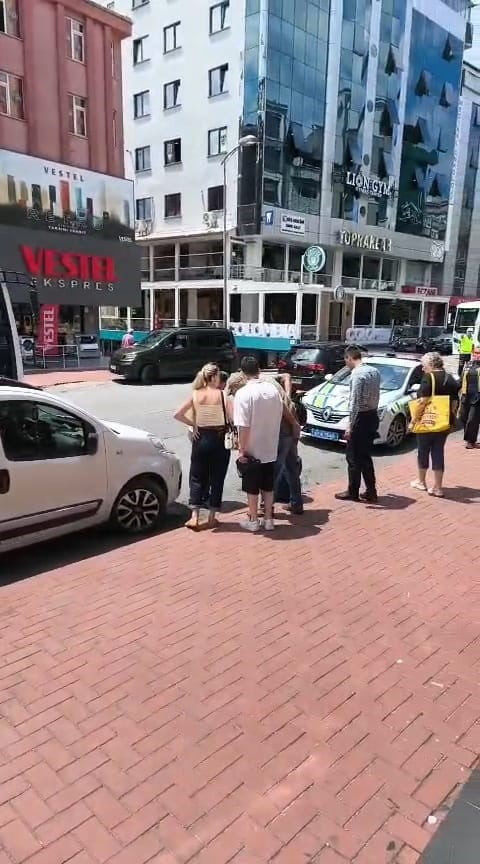 ZONGULDAK'IN EREĞLİ İLÇESİNDE SCOOTERLA SEYİR HALİNDEYKEN DENGESİNİ KAYBEDEREK YERE DÜŞEN SÜRÜCÜ...