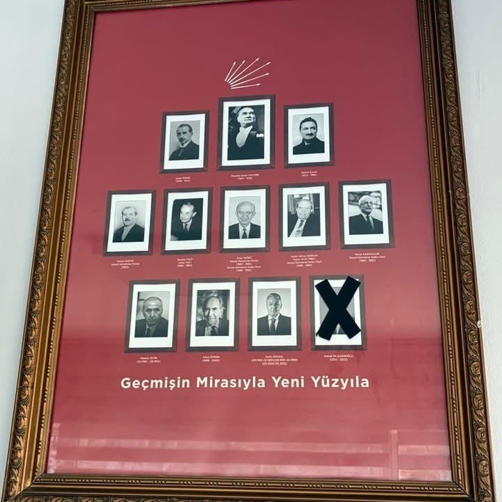 ZONGULDAK'IN KOZLU İLÇESİNDE, CHP İLÇE BAŞKANLIĞI BİNASINDA YER ALAN ESKİ GENEL BAŞKANLAR...