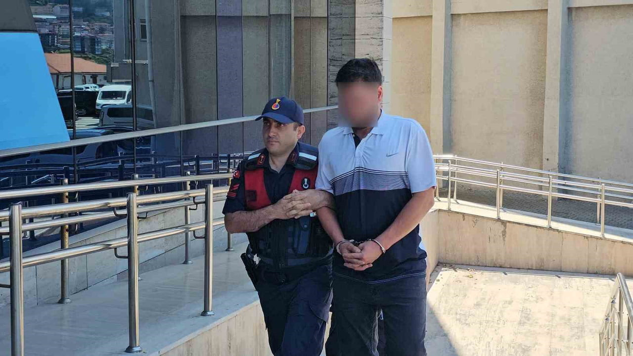 ZONGULDAK'IN KOZLU İLÇESİNDE İKİ KİŞİNİN ÖLÜMÜYLE SONUÇLANAN TRAFİK KAZASINA KARIŞAN VE OLAY...