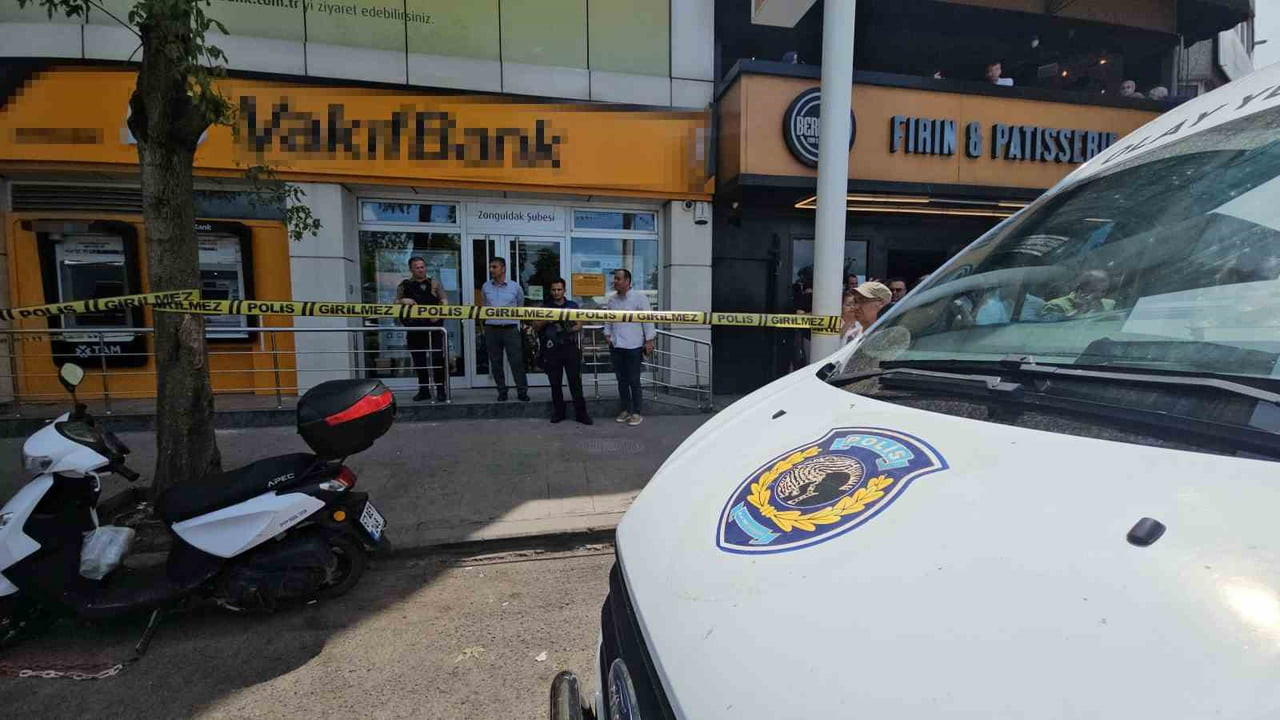 ZONGULDAK'IN SOĞUKSU SEMTİNDE BİR BANKA ŞUBESİNİN TİCARİ MÜŞTERİLER KATINDA BİR ŞÜPHELİ, İDDİAYA...