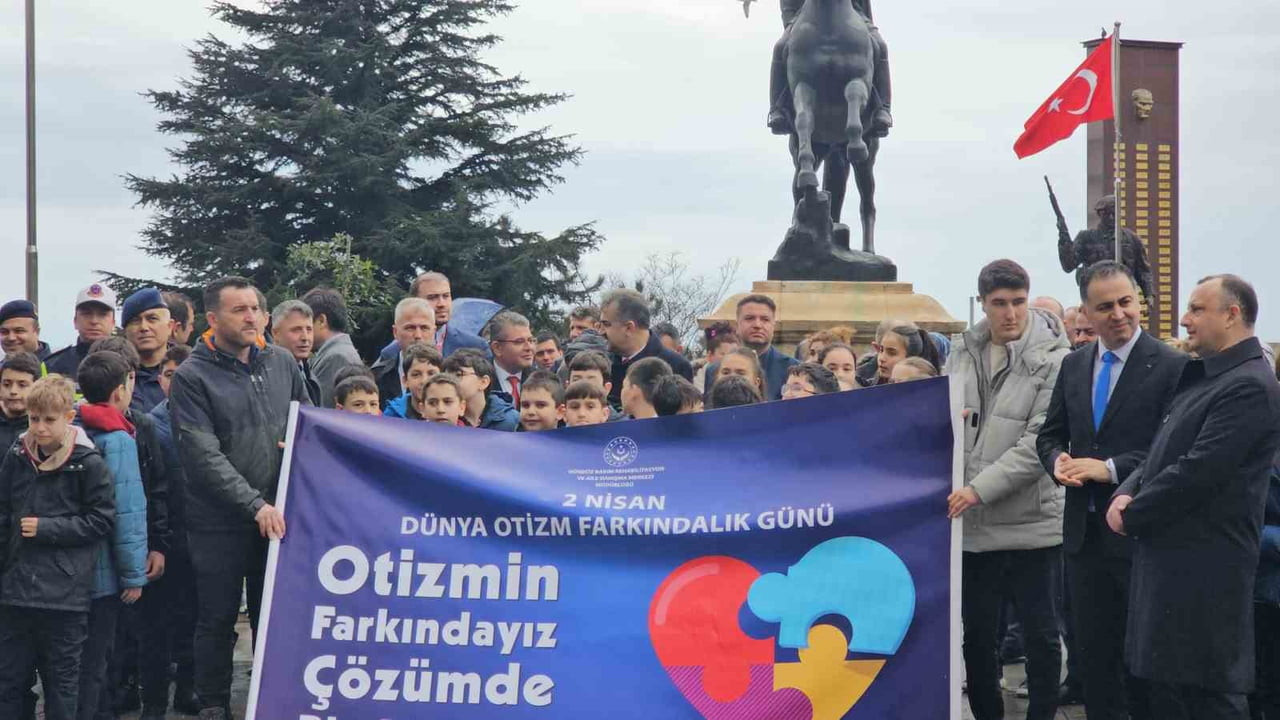 ZONGULDAK'TA 2 NİSAN DÜNYA OTİZM FARKINDALIK GÜNÜ DOLAYISIYLA DÜZENLENEN ETKİNLİKTE, OTİZMLİ...